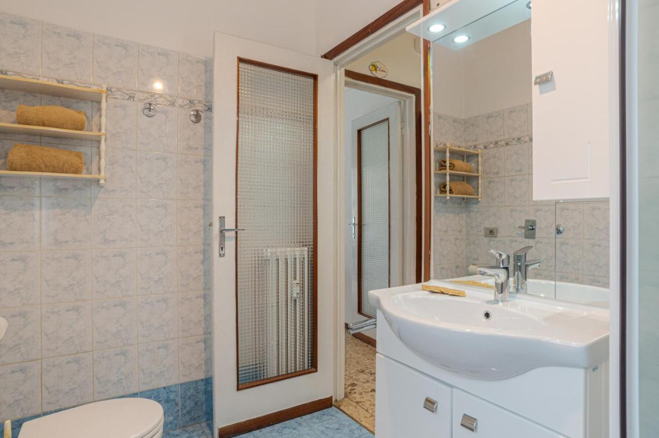 Lovely & Quiet Apartment - With Balcony & Parking Como Exterior photo